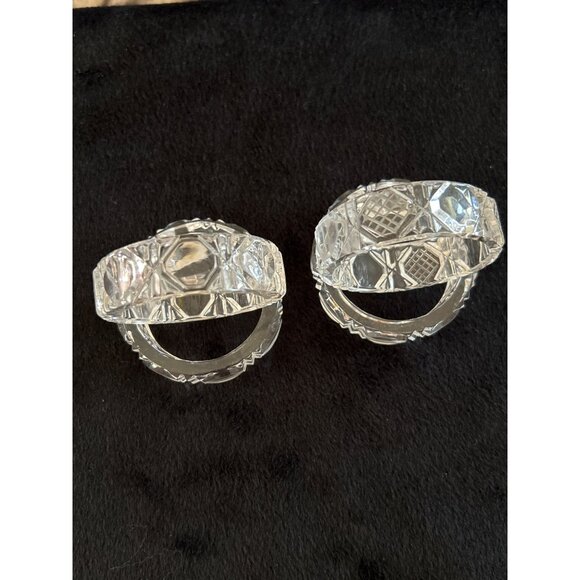 Set Of 4 Vintage Glass Napkin Rings With Intricate Cut Design 2-Inch Diameter - Picture 3 of 6